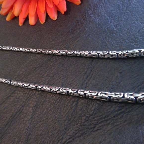 18" Sterling Silver (Stamped 925) Byzantine Chain with Toggle Closure - Picture 6 of 8